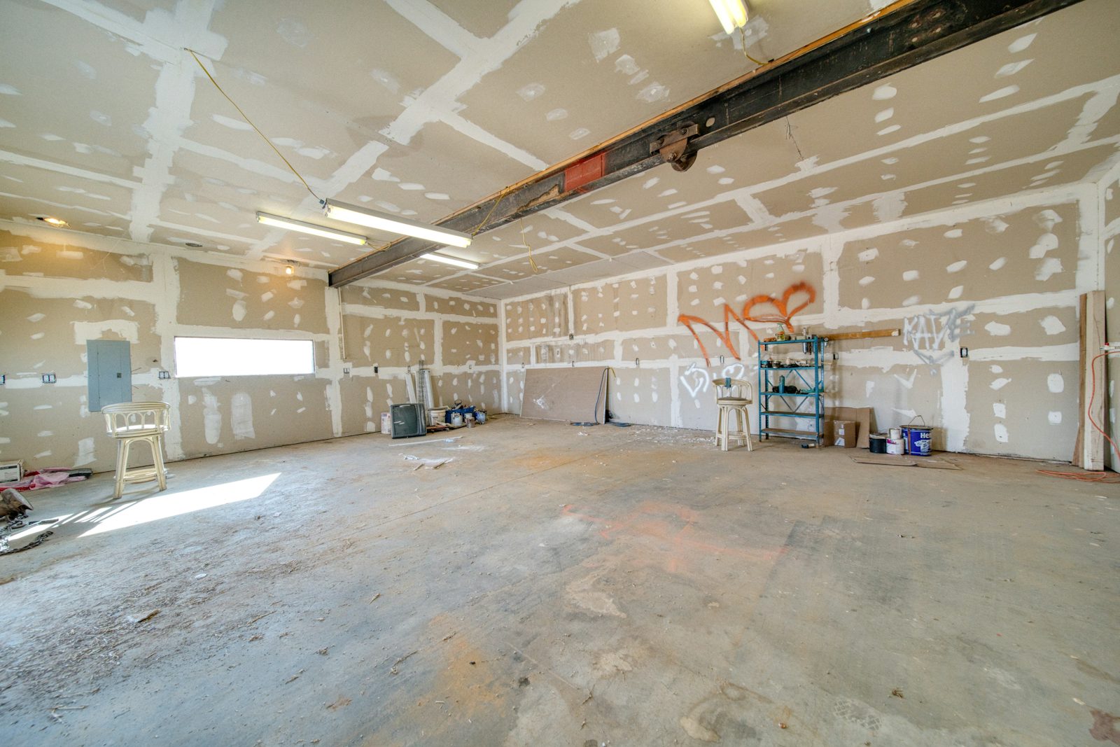 Hanging & finishing — EXPERTEASY Drywall Repair